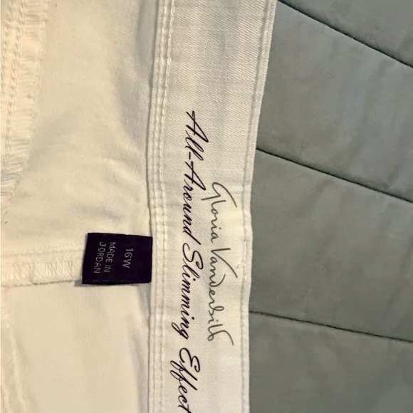 Gloria Vanderbilt All-Around Slimming White Pants - Picture 4 of 4